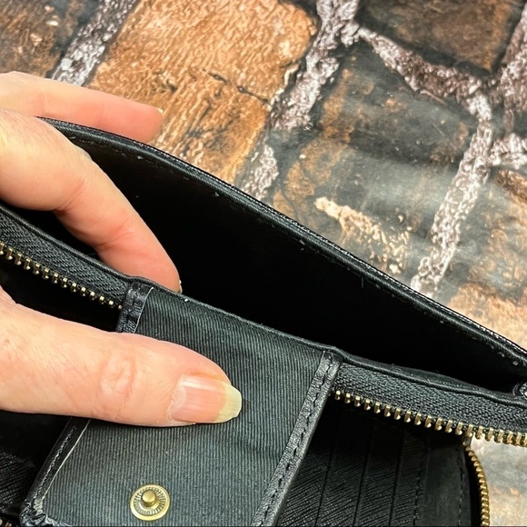 Fossil Madison Zip Around Clutch Wallet Wristlet Black White Stripes Red Dots - Picture 4 of 10